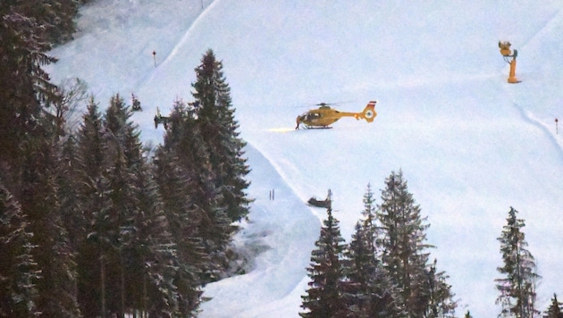 The seriously injured and hypothermic girl was flown to the hospital in Innsbruck by emergency helicopter C4. (Bild: ZOOM Tirol)