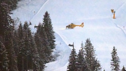 Mit dem Notarzthubschrauber C4 wurde das schwer verletzte und unterkühlte Mädchen in die ...