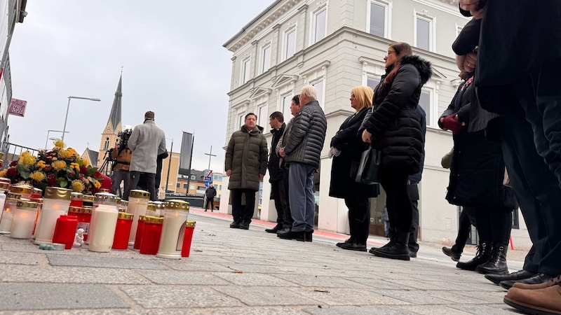 Tiefe Betroffenheit auch bei der Politspitze der Draustadt (Bild: Evelyn Hronek)