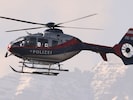 Mit dem Polizeihubschrauber (Symbolbild) wurde die Frau ins Tal geflogen.