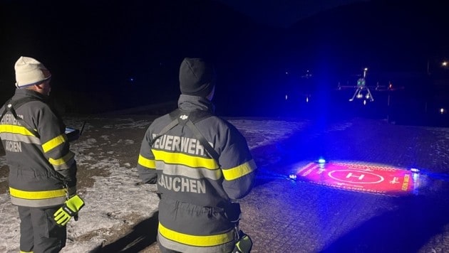 Die Freiwillige Feuerwehr Zauchen rückte mit vier Kräften und einer Drohne an. (Bild: FF Altaussee)