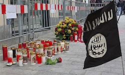 Beim Attentäter von Villach wurde eine IS-Flagge gefunden. Er soll sich via Social Media ...