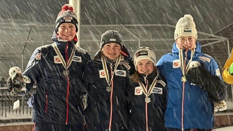 Die Kombi-Staffel holte im vorgezogenen Mixed-Bewerb Silber.  (Bild: Ski Austria)