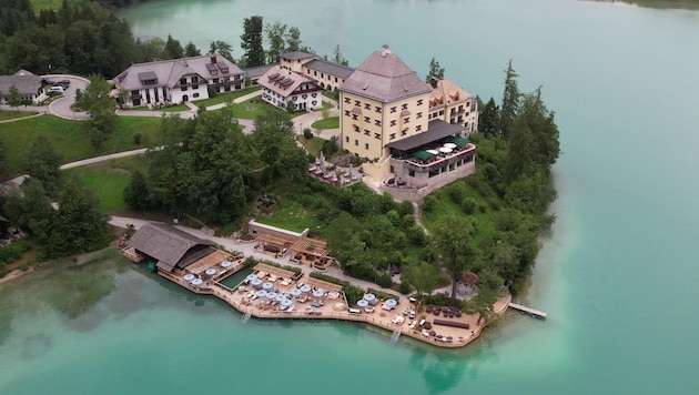 In 2024, the Schlosshotel reopened under the international Rosewood Group. Since then, the third hotel director has taken over: the Dane Andreas Pade is now set to bring calm and, above all, order to the venerable walls. (Bild: Servus TV)