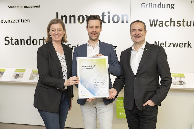 Nomination for Company of the Month with Barbara Eibinger-Miedl (ÖVP), Markus Friessnegg (FanInvest) and Christoph Ludwig (SFG) (from left) (Bild: SFG/Oliver Wolf)