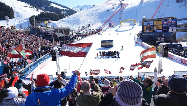 Volle Tribünen, bestes Wetter: Bei der Ski-WM strahlten die Fans im Glemmtal meist mit der Sonne um die Wette. (Bild: Pail Sepp)