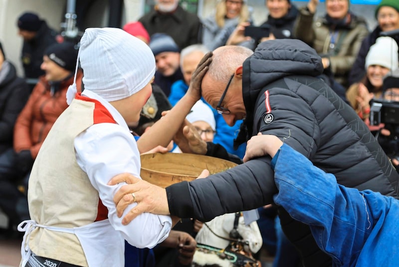 Tyrolean Governor Anton Mattle is invited. That brings good luck. (Bild: Johanna Birbaumer)