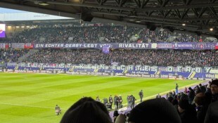 Das Derby-Transparent der Austria-Anhänger