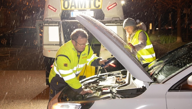 Wenn das Auto Mucken macht, ist professionelle Hilfe gefragt. Und schon kann die Fahrt weitergehen. (Bild: Rudolf Laresser,4040 Linz)