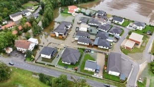 Am schlimmsten erwischte das Hochwasser im September 2024 diese Siedlung in Mauerkirchen im Innviertel. Große Schäden waren die Folge. (Bild: FF Mauerkirchen)