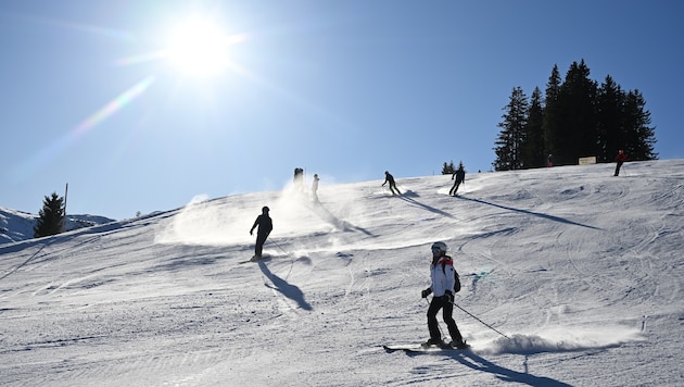 Instead of having fun on the slopes, a 15-year-old at Nassfeld was out to make a racket (symbolic image). (Bild: BARBARA GINDL / APA / picturedesk.com)