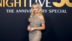 Sabrina Carpenter ließ im Naked-Dress tief blicken. (Bild: Getty Images via AFP)