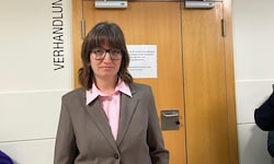 Hebamme Margarete W. war in Wien angeklagt, der Veröffentlichung des unverpixelten Bildes hat ...
