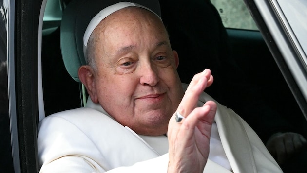 Pope Francis has been suffering from a respiratory infection for a week and is now being treated in hospital. All of the 88-year-old's appointments have been canceled. (Bild: AFP)