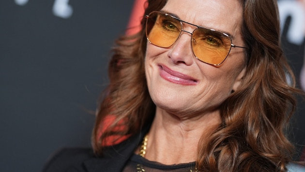 Brooke Shields spoke about how she no longer wants to "chase beauty". (Bild: APA/Getty Images via AFP/GETTY IMAGES/John Nacion)