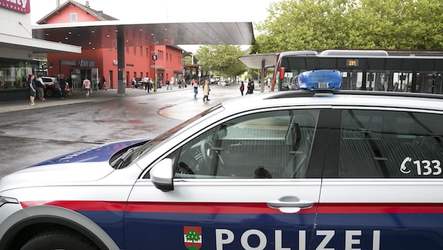 Nichts Ungewöhnliches: Polizeieinsatz am Bahnhof Dornbirn. (Bild: Mathis Fotografie)