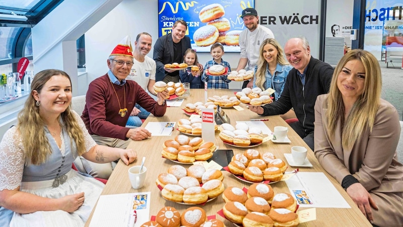 Romana Nigitz, Heinz Schwindhackl, Mario Haas, Head of Service Gerald Schwaiger, Enya, Raffael, Johann Schmuck, Natalie Holzner Sepp Zotter, Nici Peissl (from left). (Bild: Juergen Fuchs)