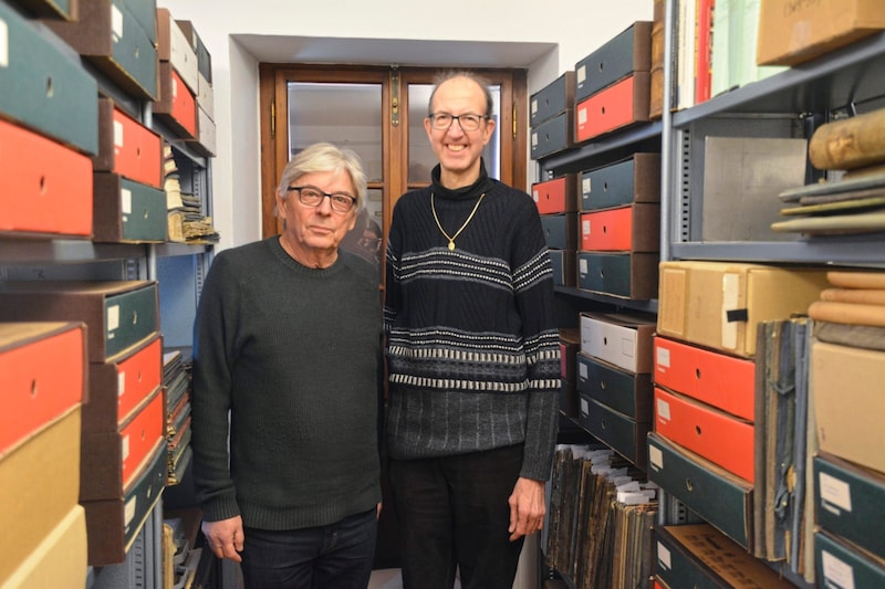 Franz Renghofer (li.) und Martin Pieber (re.) freuen sich auf viele Interessierte beim Filmabend. (Bild: Charlotte Titz)