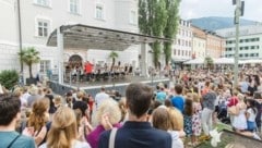 Damit junge Bands künftig große Bühnen (wie hier beim Moonlight Shopping) füllen können, stellt man in Lienz drei Proberäume zur Verfügung. (Bild: Stadt Lienz/Brunner Images)