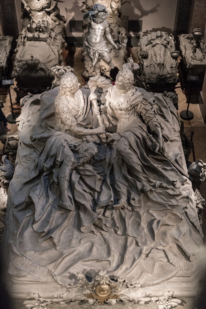 Der Doppelsarkophag von Maria Theresia und Franz Stephan von oben
