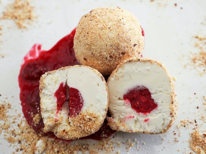 „Die Eismeister“ in Oslip zum Beispiel fertigen u.a. handgemachte Eisknödel.