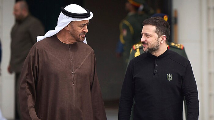 Der ukrainische Präsident Wolodymyr Selenskyj wurde von Präsident Mohammed bin Sajid in Abu ...