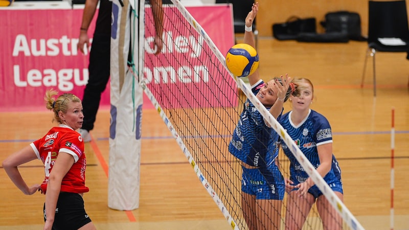 Linda Peischl (right, at the net) and the Hartberg women are the clear underdogs in the play-off. (Bild: GEPA pictures)