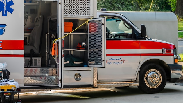 Ein 15-Jähriger verlor das Bewusstsein, nachdem er eine gefährliche Mischung aus Hustensaft und Softdrink konsumiert hatte. (Bild: stock.adobe.com/Silverpics – stock.adobe.com (Symbolbild))