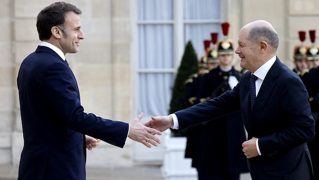 Frankreichs Präsident Emmanuel Macron empfing unter anderem den deutschen Bundeskanzler Olaf Scholz. (Bild: AFP/Ludovic MARIN)