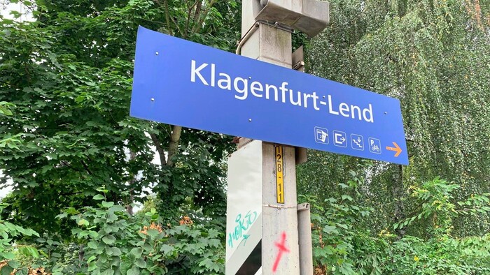 Ein schwerer Unfall hat sich am Montag an der Bahnhaltestelle Klagenfurt-Lend zugetragen.