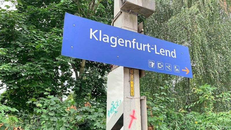 Ein schwerer Unfall hat sich am Montag an der Bahnhaltestelle Klagenfurt-Lend zugetragen. (Bild: Leitner Tom)