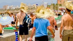 Der beliebte Strand- und Partyabschnitt Carretera de l‘Arenal auf Mallorca (Bild: stock.adobe.com)