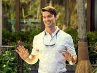 Patrick Schwarzenegger sorgt mit seiner Rolle in „White Lotus“ für Aufregung. (Bild: Viennareport)