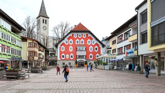 Im Stadtgebiet von Saalfelden stürmte ein Messer-Mann in einen Friseursalon. Doch der Eigentümer konnte ihn vertreiben. (Symbolbild) (Bild: Roland Hölzl)