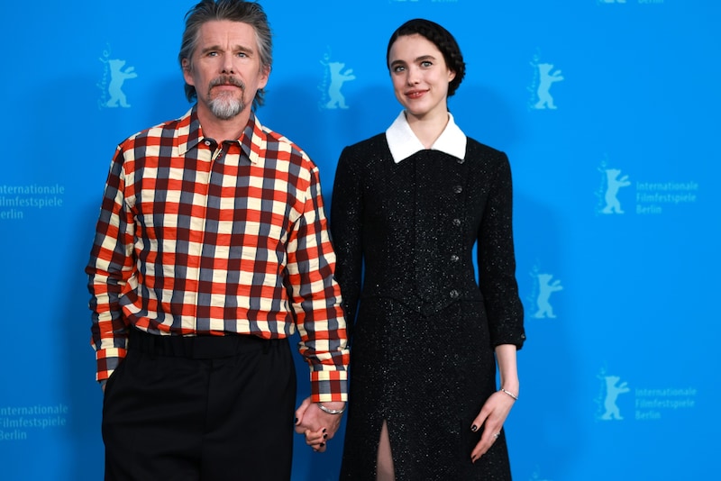 Ethan Hawke und Margaret Qualley (Bild: EPA)