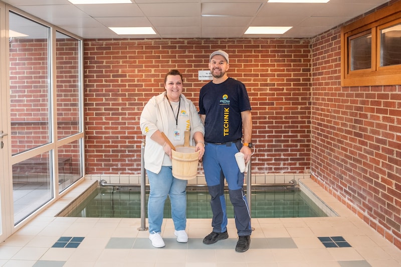 Hajreta Muzaferovic and Amir Dzilic ensure constant cleanliness and smooth processes in the sauna area. (Bild: Doris_SEEBACHER)