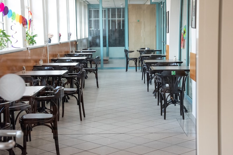 The canteen in the indoor pool is not always open - much to the annoyance of the guests. (Bild: Doris_SEEBACHER)