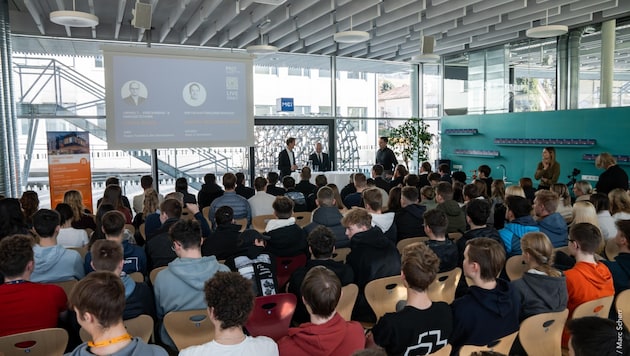 An open day was held at the Lienz campus to promote the program. (Bild: MCI/Marc Scherr)