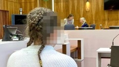 Im Oktober wurde die 14-Jährige in Graz verurteilt. (Bild: KARIN ZEHETLEITNER / APA / picturedesk.com, Krone KREATIV)
