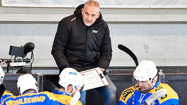 Althofen-Trainer Gerald Ressmann hat aktuell nichts zu lachen.