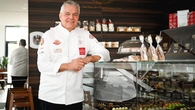 Master confectioner Leo Jindrak has tried the Dubai doughnut himself (Bild: Wenzel Markus)