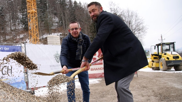 Rosewood-Direktor Andreas Pade (re.) und Jagdhof-Direktor Fred Smits: Ihre Mitarbeiter ziehen bald ins Personalhaus ein. (Bild: Tröster Andreas)