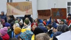 Die Kinder wollen an ihrer Schule bleiben. (Bild: Markus Tschepp)