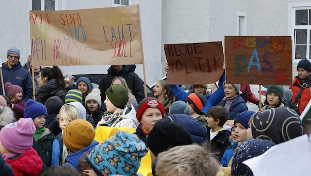 The children want to stay at their school. (Bild: Markus Tschepp)