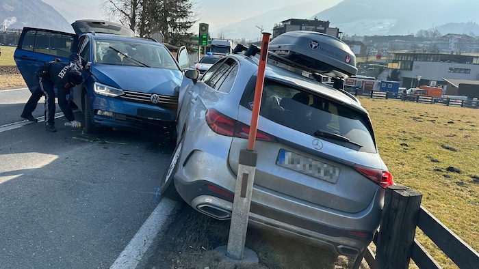 Das Auto des Deutschen wurde über die Böschung geschoben.