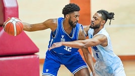 AJ Patty(l.) verstärkt UBSC Graz im Play-off. Der Riese aus Chicago war Meister in Aserbaidschan. (Bild: Mertefe Küce)