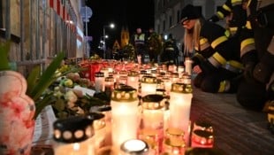 Rund 4000 Menschen trauerten in Villach. (Bild: Evelyn Hronek)