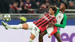 Am Ende hat alles athletische Können der Milan-Kicker nicht gereicht: Feyenoord steht durch ein 1:1 in Mailand im Achtelfinale der Champions League ... (Bild: AP/Associated Press)