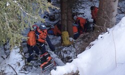 16 Bergretter waren im Einsatz, um den Verletzten zu bergen.