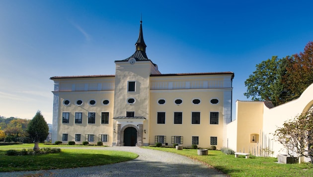 Die barocke Anlage besteht aus Schloss und Wirtschaftsgebäude. (Bild: Jack Haijes)